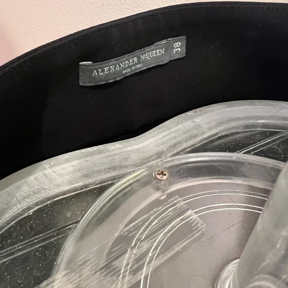 Alexander McQueen Cropped Pants with zipper at ankles and red threading - Picture 8 of 13